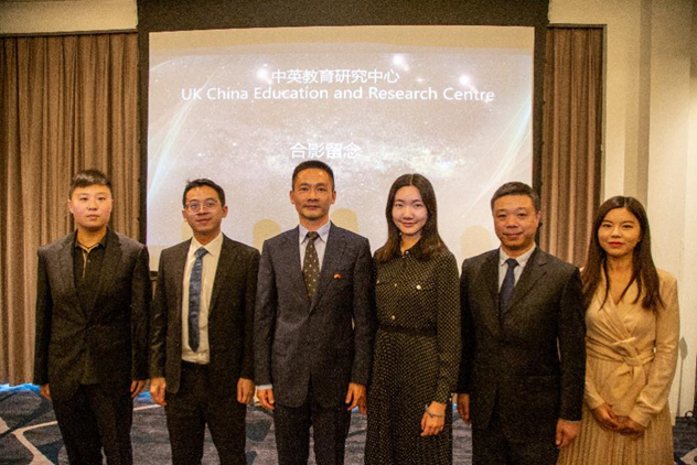 Education Counsellor Chen Wei Attended the Dinner for Outstanding PhD Students in the UK